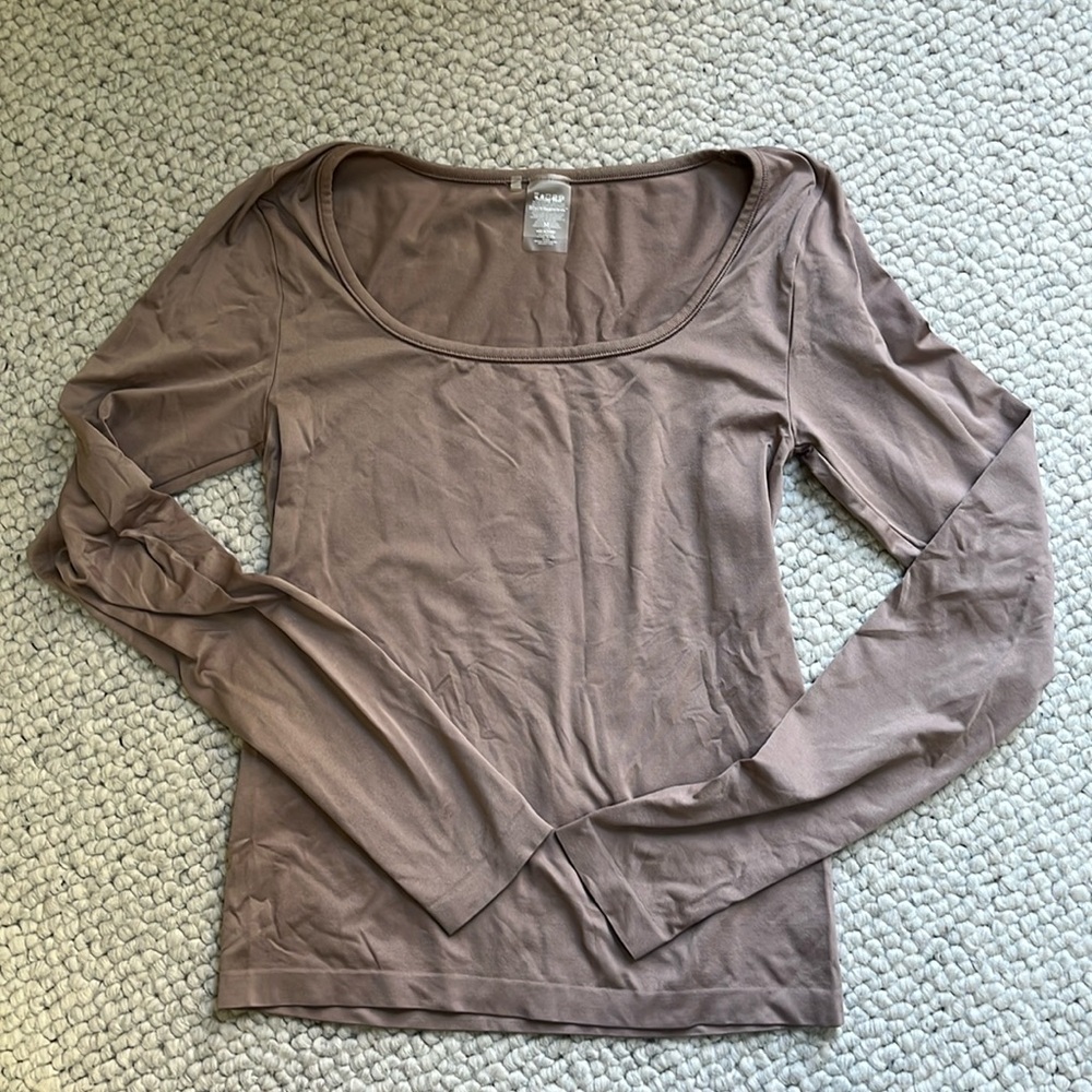 Aritzia cinch seamless Sunday Best top